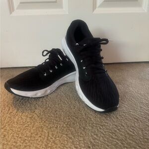 Under Armour Sneakers